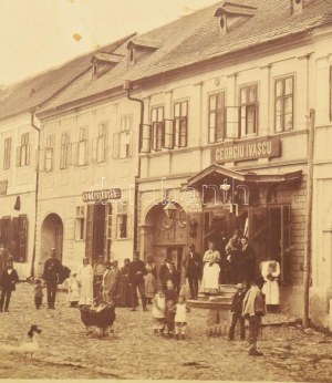 cca 1885 Abrudbánya, utcakép, Szabó Sándor pecséttel jelzett fotója, sérült karton, foltokkal, 17,5×25,5 cm / Abrud...