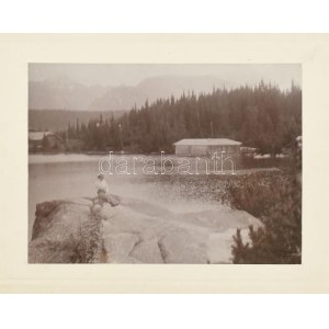 1902 Csorba-tó a Tátrában, fotó kartonon, Bp., Calderoni és Társa, a hátoldalán Hopp Ferenc (1833-1919) optikus...