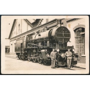 1934 Bp., Északi fűtőház, MÁV 302. sorozatú mozdony, hátoldalon feliratozott fotó, 10×15 cm