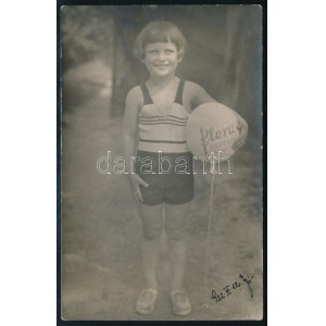 1932 Bp., gyermek Flora terpentin szappan reklám feliratos lufival, fotólap, megírva és elküldve (Ungvárra)...