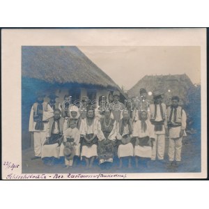 1915 Bukovina, Zastavna csángó népviseletes család. / Zastawna Ukraine familiy in folklore...