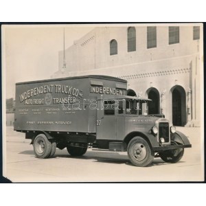 1930 circa Seattle, Independent Truck költöztető teherautó nagy méretű fotója sarok hiánnyal 26x20 cm ...