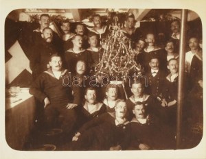 ca. 1915 Karácsony a hadihajón. Osztrák-magyar tengerészek egy hajón fotó 12x9 cm ...