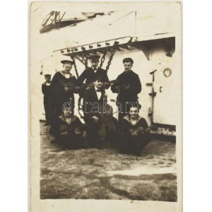 1916 Az S.M.S. Babenberg osztrák-magyar hadihajó tisztjei komolyzenei koncertje Futott fotólap / Dwóch oficerów...