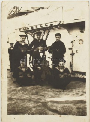 1916 Az S.M.S. Babenberg osztrák-magyar hadihajó tisztjei komolyzenei koncertje Futott fotólap / Two officers...