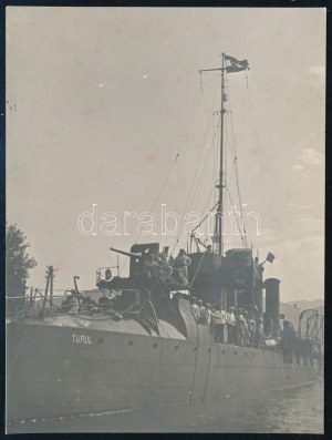 cca 1916 Az osztrák-magyar haditengerészet S.M.S. Turul Huszár osztályú rombolója és legénysége ...