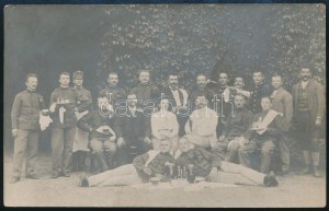 ca. 1915 Katona csoportkép serlegekkel fotólap