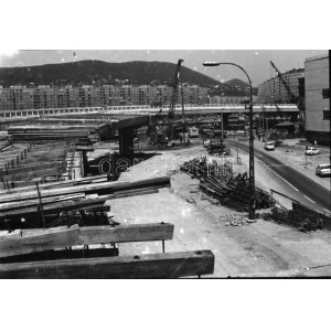 1983-ban és 1984-ben készült felvételek Pesten és Budán, a metróépítéssel kapcsolatos városrendezés...