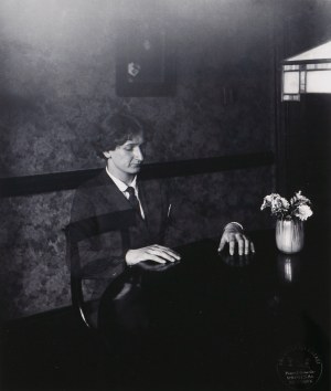 Stanisław Szukalski (1893 Warta k. Sieradza - 1987 Los Angeles), Autoportret przy stole, ok. 1920/2021