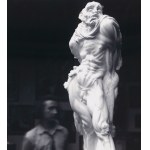 Stanisław Szukalski (1893 Warta près de Sieradz - 1987 Los Angeles), Autoportrait près d'une sculpture, vers 1914/2021