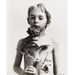 Anna Kutera (nata nel 1952), Language of Flowers dalla serie Morfologia della nuova realtà. - set di 8 fotografie, 1975