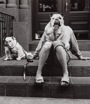 Elliott Erwitt (nar. 1928, Paříž), New York, 2000/2023