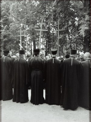 Monika Orpik (née en 1997), Stepping Out Into This Almost Empty Road (Prayer), 2023