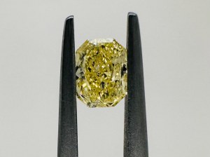 1 NATURAL FANCY COLOR 0.44 CT FANCY INTENSE YELLOW - SI3 - SHAPE CUSHION - - BB40301-12