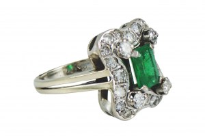 Ring in gold, emerald 1.45 ct diamonds ł.1.37ct