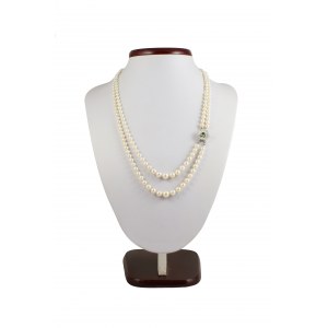 Double necklace of graduated pearls 3-7.5mm, gold clasp emerald 0.15ct