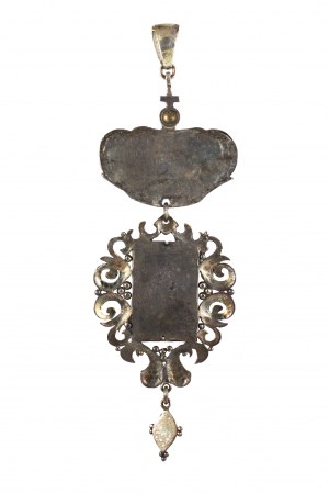 Ciondolo a medaglione in argento, montatura in stile antico