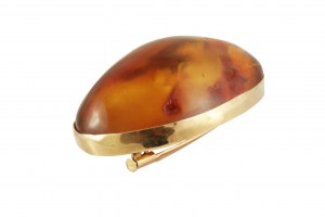 Cognac amber brooch in gold