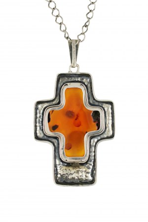 Krzyż bursztynowy w srebrze