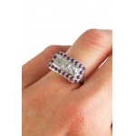 Art Deco 1,07ct platinový prsten zapnutý na prstě