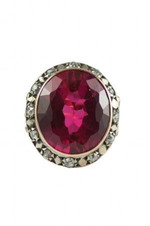 Art Deco rubínový prsteň s diamantmi