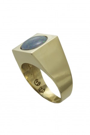 Gold signet ring with opal