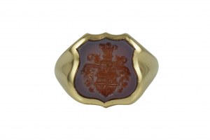 Gold coat of arms signet ring with two-color agate