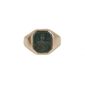 Gold coat of arms signet ring with heliotrope
