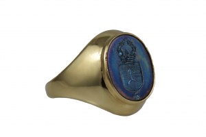 Gold signet ring of the coat of arms of the Ogończyk family sculpture in metal