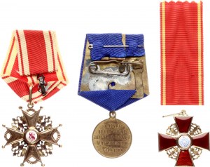 Ensemble de 2 ordres et 1 médaille avec documents de Nikolaj Rodkiewicz - Chambre du Trésor de Livland (Riga)