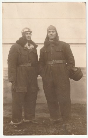 POLSKÍ letci v kombinézach, fotografia spredu, pred rokom 1939