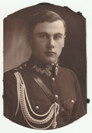 5 fotografií zobrazujúcich nadporučíka Franciszka Pitułku (počas druhej svetovej vojny zástupca veliteľa torpédoborca ORP 