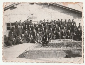 SUISSE. Photo de groupe de soldats polonais internés en Suisse, dont des aviateurs.