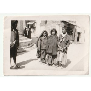 BLISKI Wschód. Zestaw 5 fot. cz.-b., z pobytu żołnierzy polskich na Bliskim Wschodzie, 1944 i 1946
