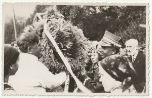 PRZEWORSK. Generale, non identificato per nome, alla festa del raccolto, 1938 circa.