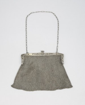 Ball handbag with chain