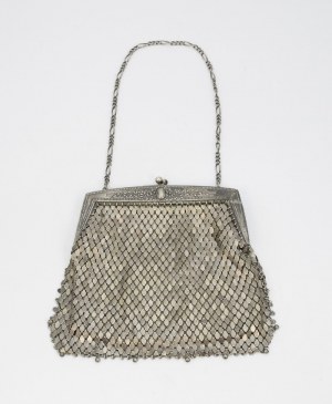 Ball handbag with chain