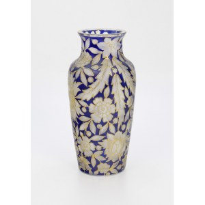 Flower motif vase