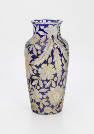 Flower motif vase