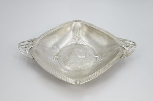 Roman PLEWKIEWICZ e Ska, piatto da portata Art Nouveau con testa di ragazza in una corona di vite in uno specchio