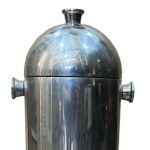 Dekoratívny postriebrený kovový predmet z 20. storočia