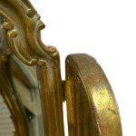 Třístranné zlacené a vyřezávané dřevěné zrcadlo