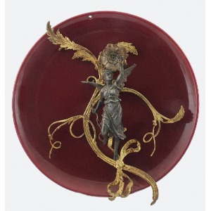 Talerz dekoracyjny, z figurką bogini Diany