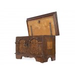 Mały kufer, alpejski, datowany na 1706 r.