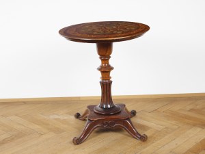 Malý kulatý stolek s motýly, Itálie, polovina 19. století