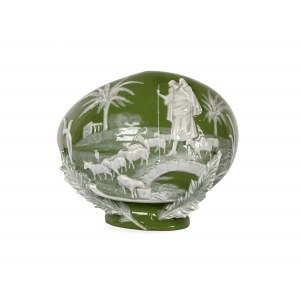 Eiförmige Vase mit herzförmiger Vertiefung, die den Guten Hirten darstellt, im Stil von Wedgwood
