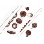 Collection of garnet jewellery: 10 pieces