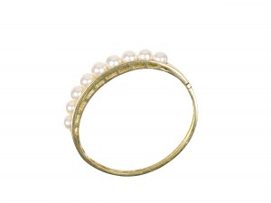 Bangle with 9 pearls