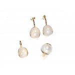Jewellery set: pair of earrings, pendant & ring