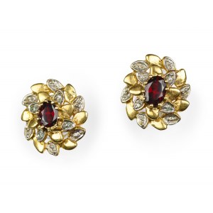 Pair of stud earrings